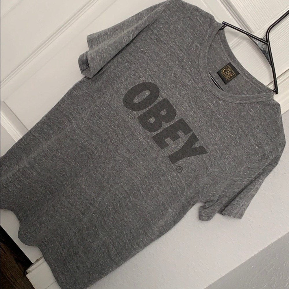 Obey tee